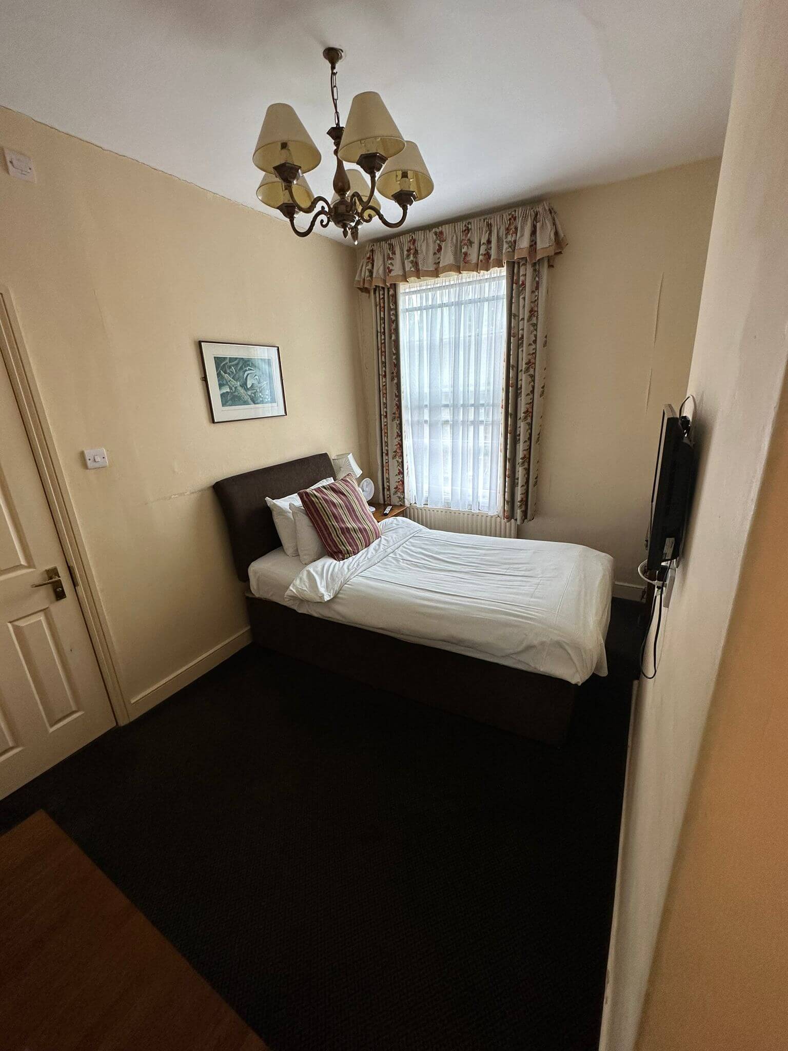 Single Room Hotel Glastonbury 2