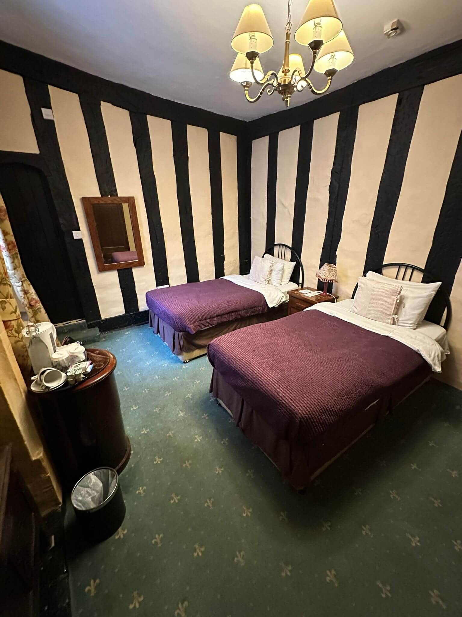 Twin Room Hotel Glastonbury 2